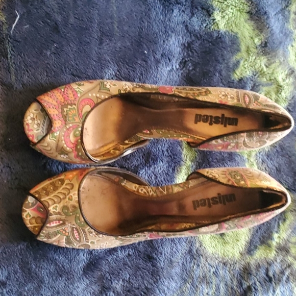 Multi color heels - Picture 3 of 4